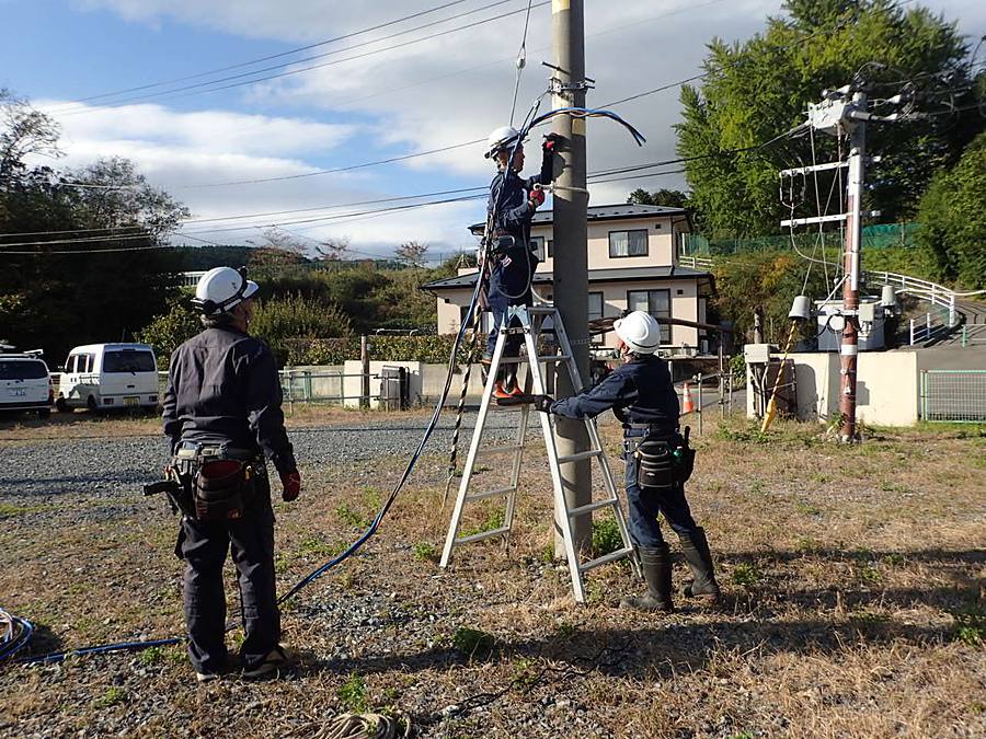 他社と合同で行う電気工事士の育成講習の様子